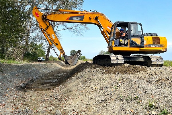 სოფელ ერისიმედში სადრენაჟე არხების გაწმენდითი სამუ
