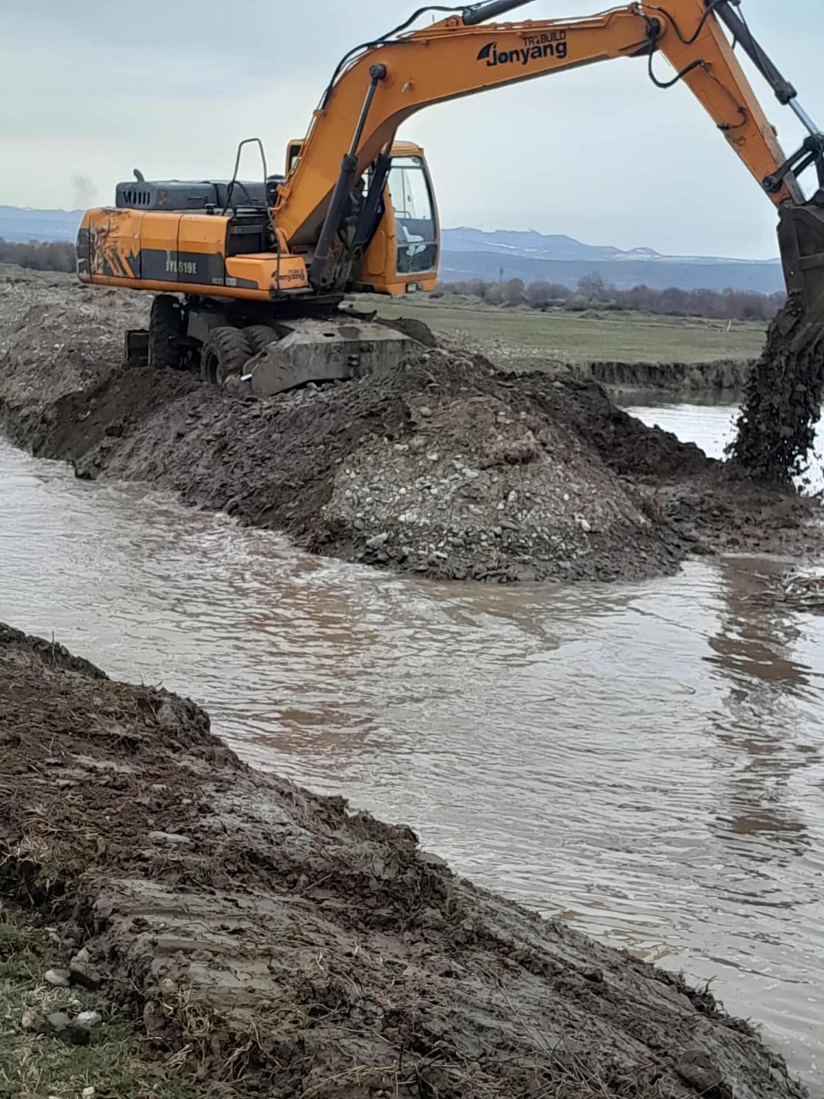 ვაზიანის არხის წმენდის სამუშაოები მიმდინარეობს – 1