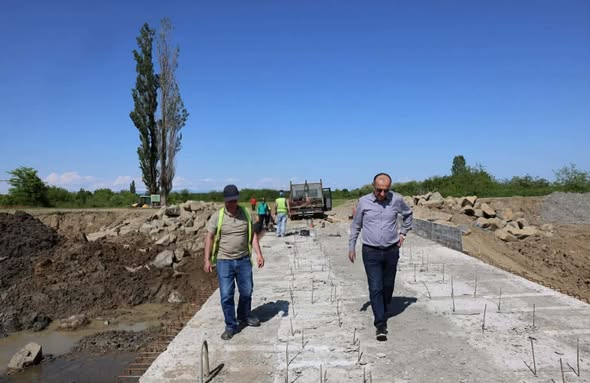 ლანჩხუთში მთისძირა არხზე ხიდის მშენებლობა მიმდინარეობს – 1
